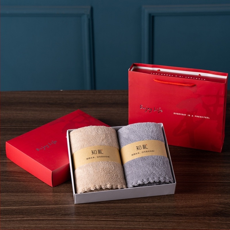 Fürdő- és arc törölközők ajándékdobozban – coral fleece, 80–100 g, sima szövés, 21s szál, testreszabás elérhető