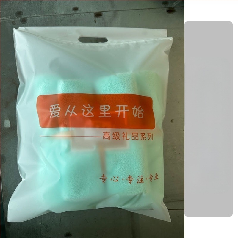 Ajándék törölközőkészlet dobozban, korall fleece, 320 g, sima szövés, logó nyomás elérhető