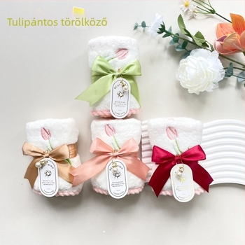 Tulipános bojtos törölköző – szövet, importált, esküvői kiegészítő