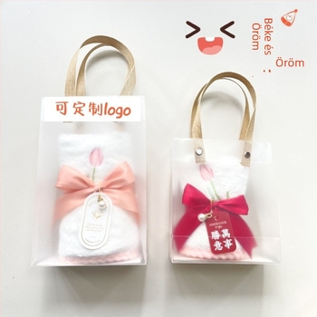 Tulipános bojtos törölköző – szövet, importált, esküvői kiegészítő