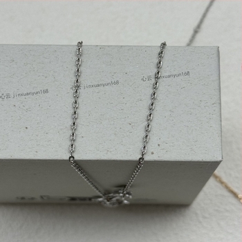 Titánacélból készült nyaklánc, O- lánccal, csillag alakú rhinestone medállal, elektroplatinált kivitel