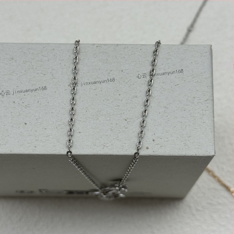 Titánacélból készült nyaklánc, O- lánccal, csillag alakú rhinestone medállal, elektroplatinált kivitel