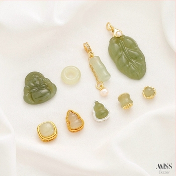 Természetes Hetian jade levél alakú Buddha medálos nyaklánc, vízhab jade, aranyozott bevonat, friss és édes stílus