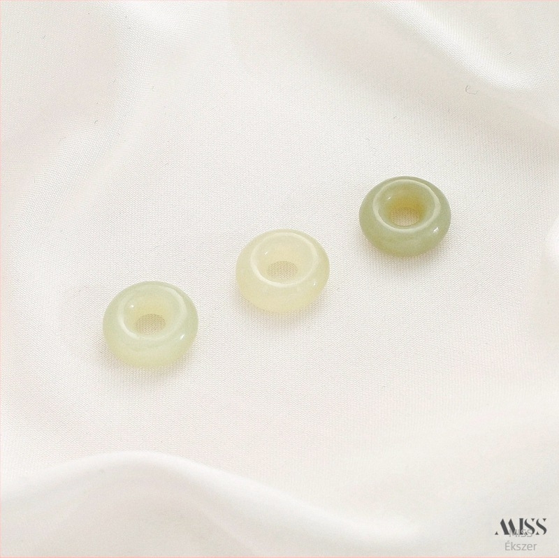 Természetes Hetian jade levél alakú Buddha medálos nyaklánc, vízhab jade, aranyozott bevonat, friss és édes stílus