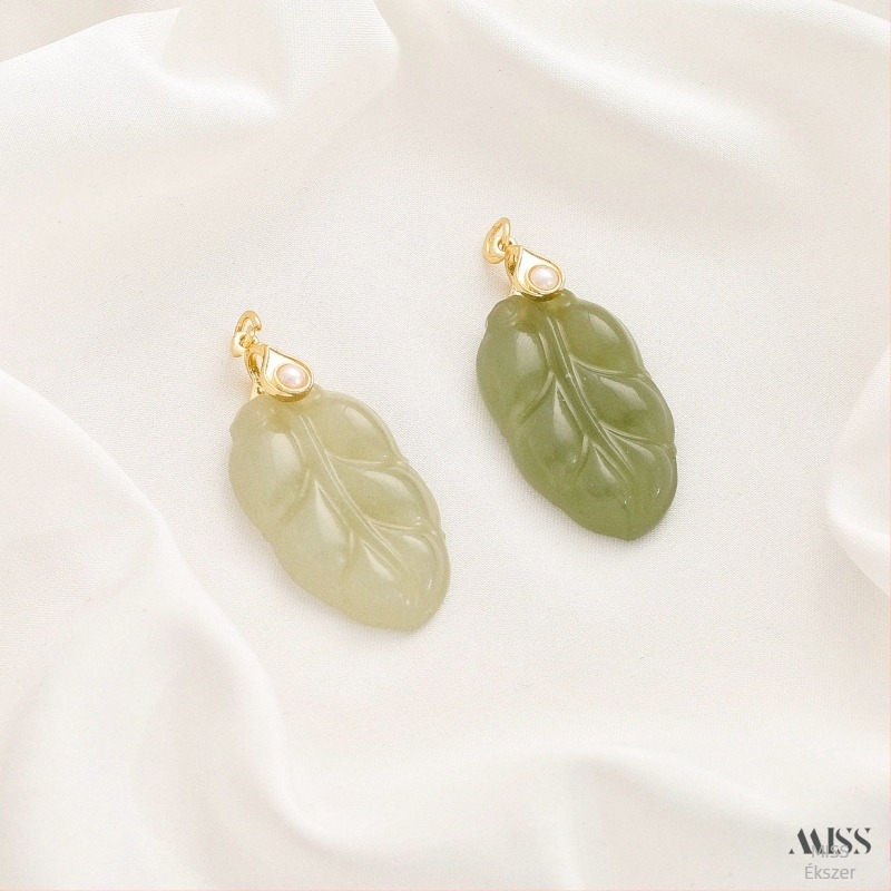 Természetes Hetian jade levél alakú Buddha medálos nyaklánc, vízhab jade, aranyozott bevonat, friss és édes stílus