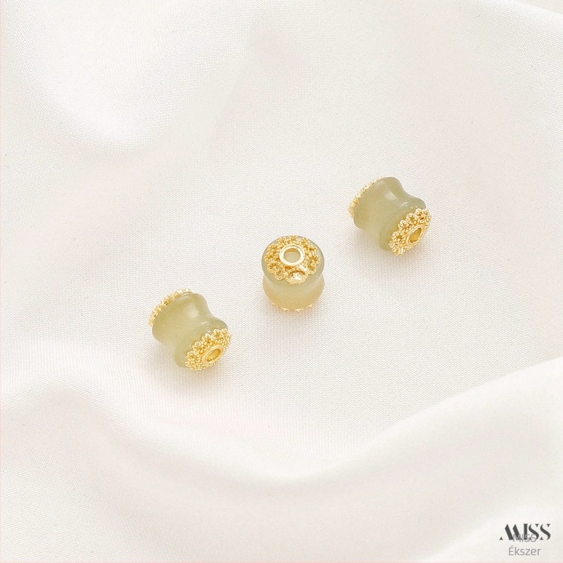 Természetes Hetian jade levél alakú Buddha medálos nyaklánc, vízhab jade, aranyozott bevonat, friss és édes stílus