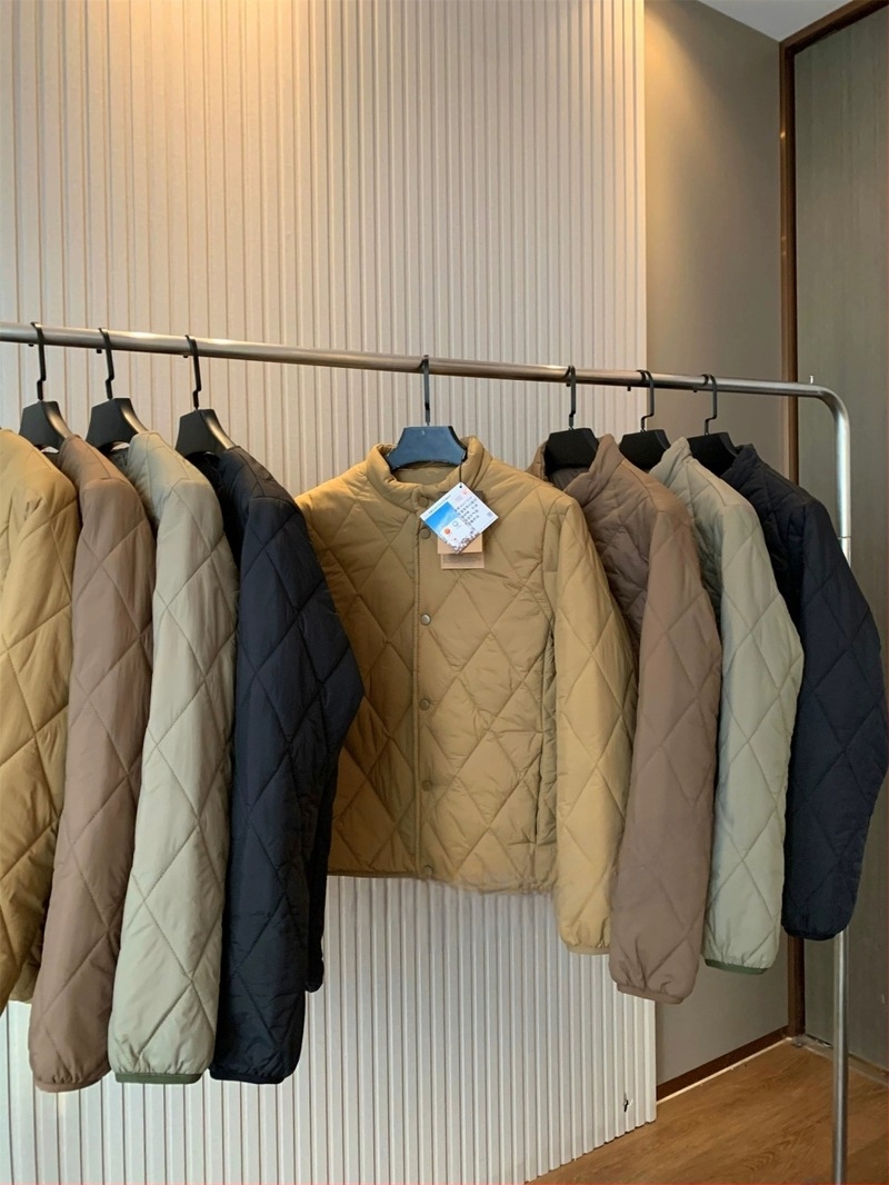 Pamut töltött kabát, reverszibilis, poliészter töltettel és béléssel, egyrészes záródás, gallér nélküli, téli, több zseb