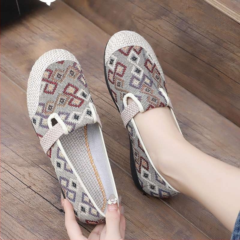 Női slip-on vászoncipő, lélegző, gumírozott talp, középmagas, klín 4–6 cm
