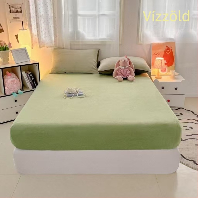 Egyszemélyes ágyhoz illő velúr lepedő, egyszínű, tejfehér velúr, meleg matracvédő, minimalist design, vastag ágytakaró