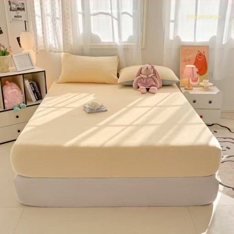 Egyszemélyes ágyhoz illő velúr lepedő, egyszínű, tejfehér velúr, meleg matracvédő, minimalist design, vastag ágytakaró