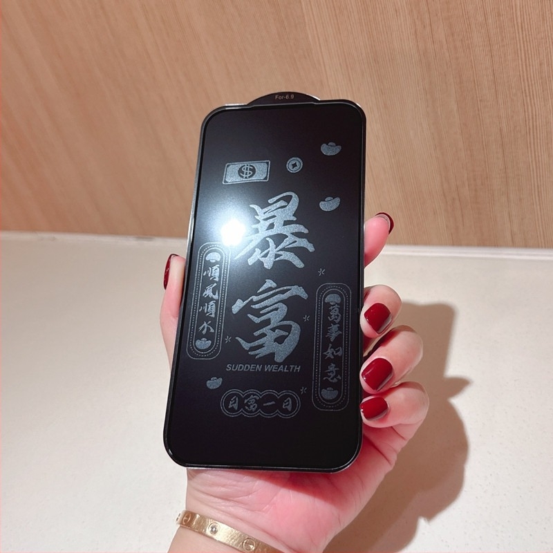 Macska- és alma mintás edzett üveg kijelzővédő iPhone 15/16/17