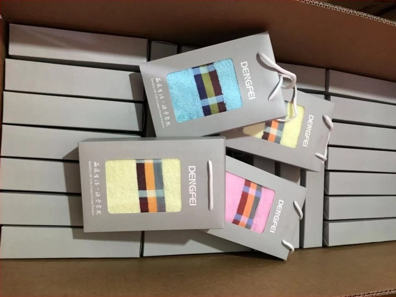 Pamut arc-törölköző, puha és kényelmes, vastagított, 100–120 g, gyártási folyamat kódja 241500541, testreszabás elérhető