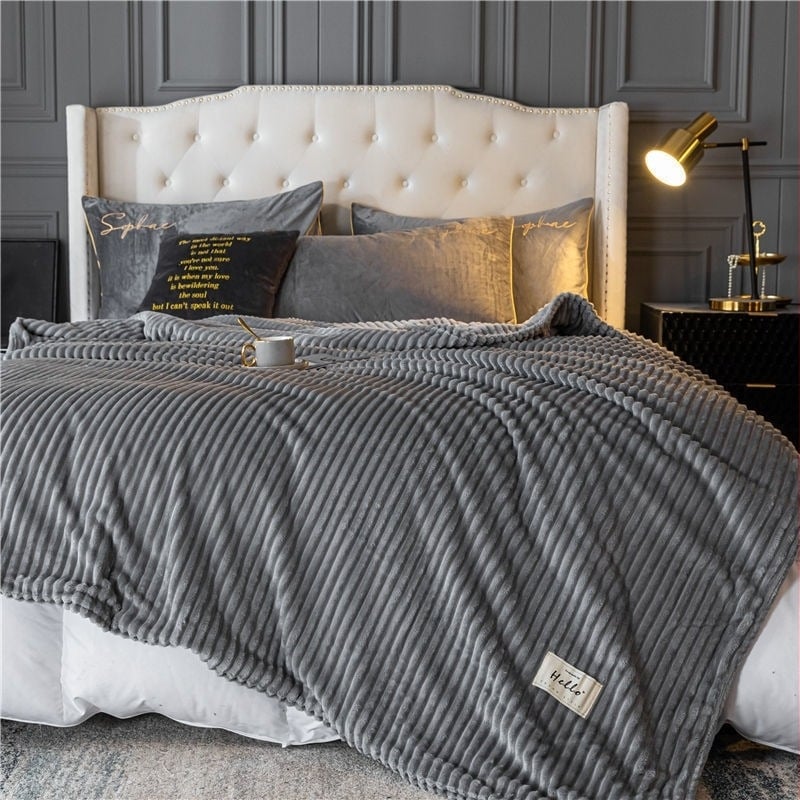 Tejplüss pléd, 5000 g+ súlyú, tavasz-őszi szezonra, modern minimalista stílus, kémiai rostból készült takaró