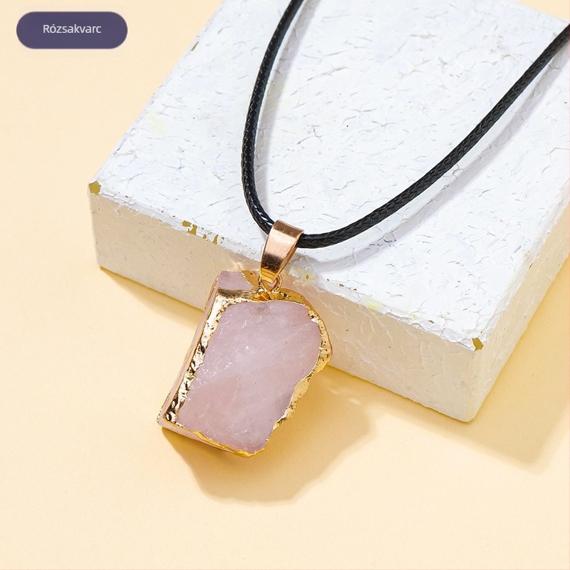 Aranyozott felületű természetes kristály nyers kő medálos nyaklánc, szabálytalan alak, modern minimalist stílus, PP zacskóban csomagolva; ideális ajándék esküvőkre, születésnapokra, diplomaosztóra és utazásokra