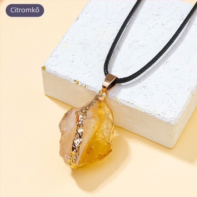 Aranyozott felületű természetes kristály nyers kő medálos nyaklánc, szabálytalan alak, modern minimalist stílus, PP zacskóban csomagolva; ideális ajándék esküvőkre, születésnapokra, diplomaosztóra és utazásokra