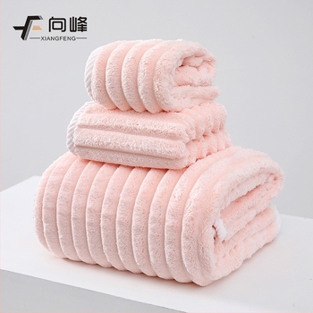 Korall fleeces törölköző készlet: törölköző, hajszárító sapka és zuhany sapka; 21s fonat, 150D, sima szövés; súly 485 g