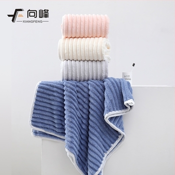 Korall fleeces törölköző készlet: törölköző, hajszárító sapka és zuhany sapka; 21s fonat, 150D, sima szövés; súly 485 g