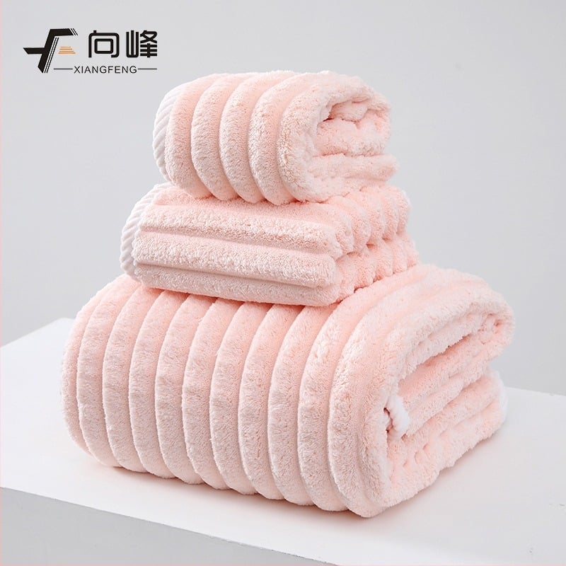 Korall fleeces törölköző készlet: törölköző, hajszárító sapka és zuhany sapka; 21s fonat, 150D, sima szövés; súly 485 g