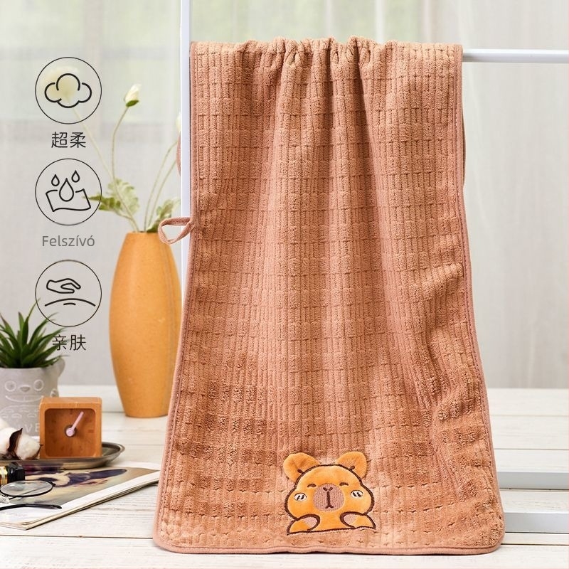 Két darabos törölköző-szett arc- és fürdő törölközővel, korall fleece anyagból, capibara dizájn, 32S szál, 200 g+ súly, szegélyezés
