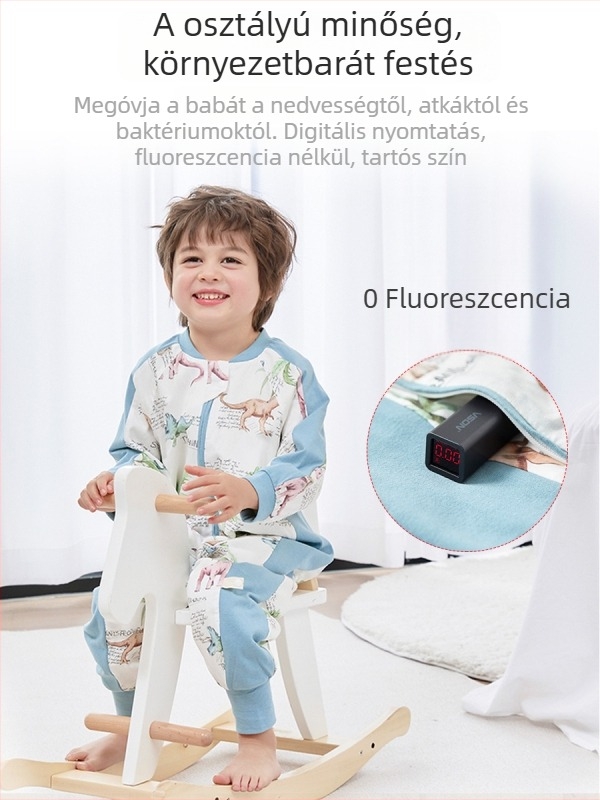 Bambuszrostból készült baba alvózsák, ketté választható lábakkal, belső pamut bélés, antibakteriális, mesefigurás mintázat, fém cipzár