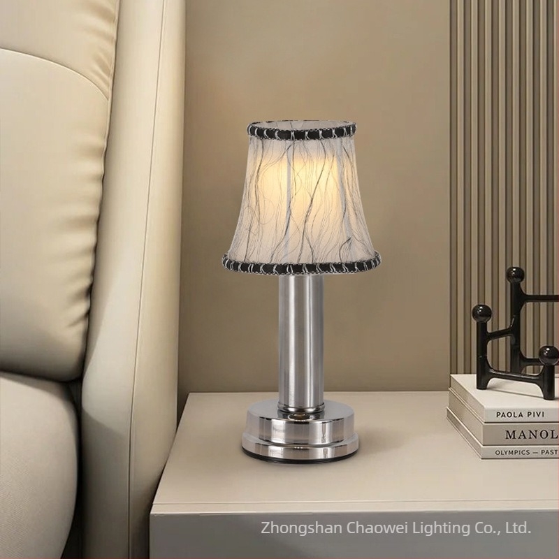 LED újratölthető nordic asztali lámpa textil árnyékolóval – az hálószobába, bárba és kávézóba, éjjeli fény, modell HT-TD1W8, foglalat anyaga: vas, feszültség ≤36V, funkciók: díszítés, DIY, ambient fény