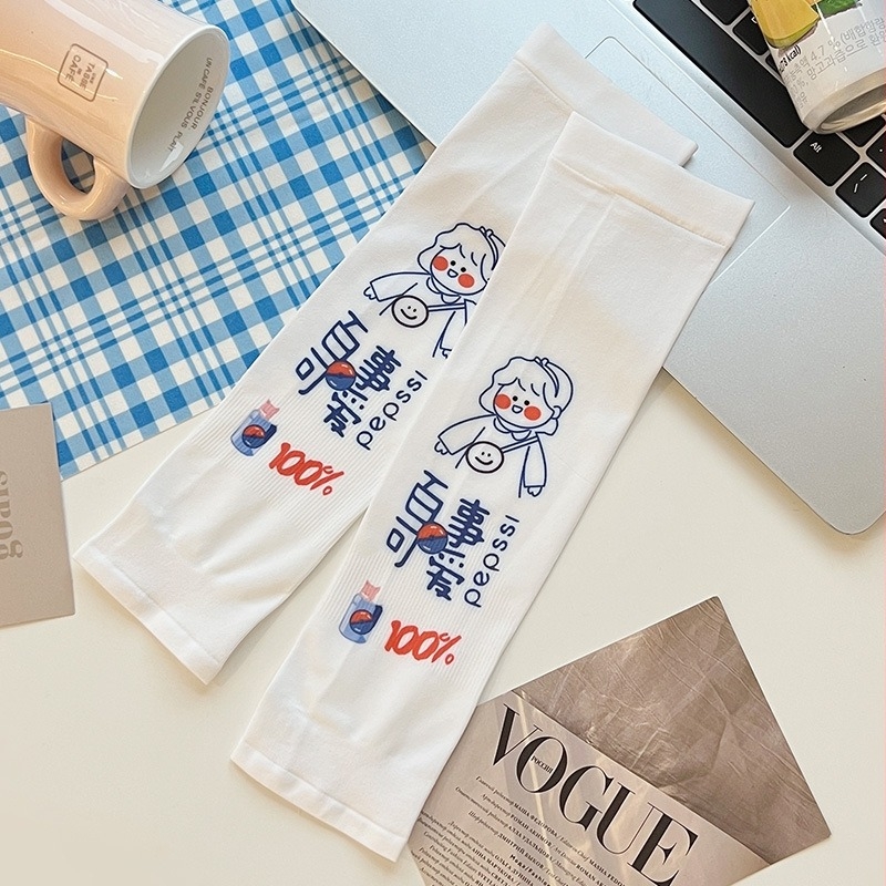 Gyerekeknek szóló UV-védő karvédő, monokróm jacquard mintázat, anyag: textil, 8–13 éveseknek