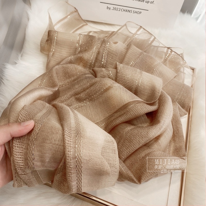 Selyem és akril keverék sál aranyszálas csíkokkal, hímzett, warp knitted technikával, Hangzhou eredet