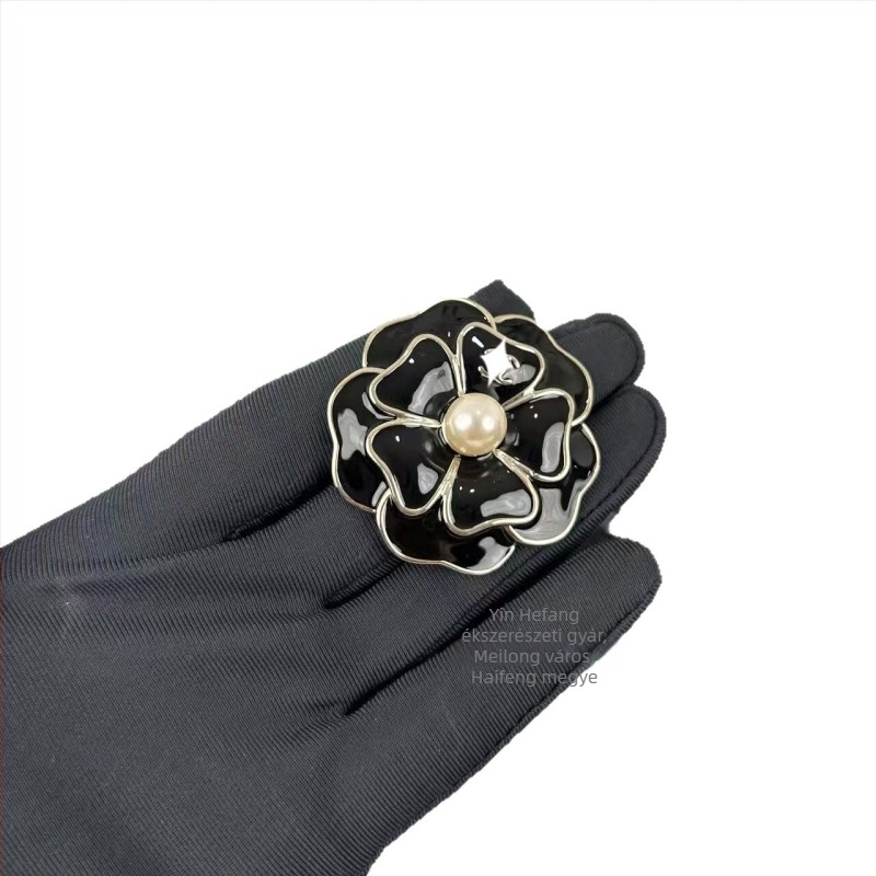 Ötvözetből készült virág- és masni alakú brooch, könnyed luxus stílus, galvanizált bevonat, dekoratív és kettős használat.