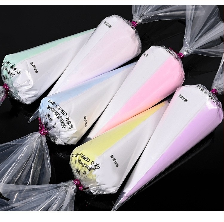 DIY krém ragasztó ékszerkészítéshez — epoxi kezelt műanyag/gyanta, rajzfilm-stílus, friss és édes