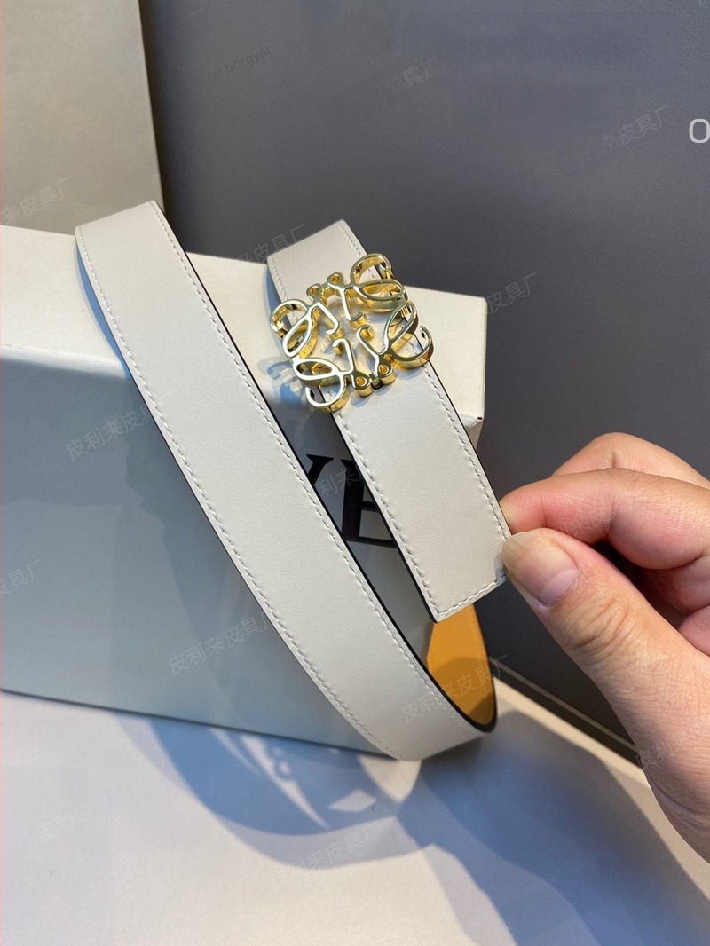 Női öv valódi bőrből (első réteg marhabőrből) réz csattal, sima zárás, sokoldalú stílus, elektroplátolás befejezés