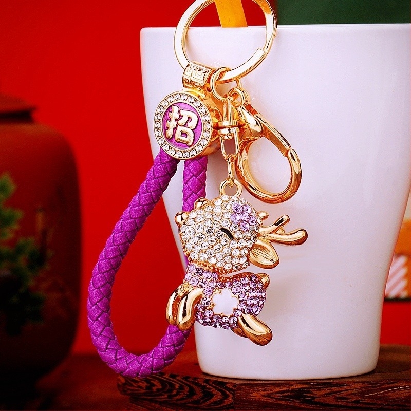 Autó kulcstartó rhinestone-díszített szarvas motívummal, cinkötvözetből, fém kulcsgyűrű, táska medál, nemzeti trend stílus