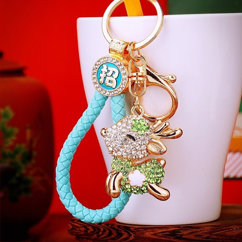 Autó kulcstartó rhinestone-díszített szarvas motívummal, cinkötvözetből, fém kulcsgyűrű, táska medál, nemzeti trend stílus