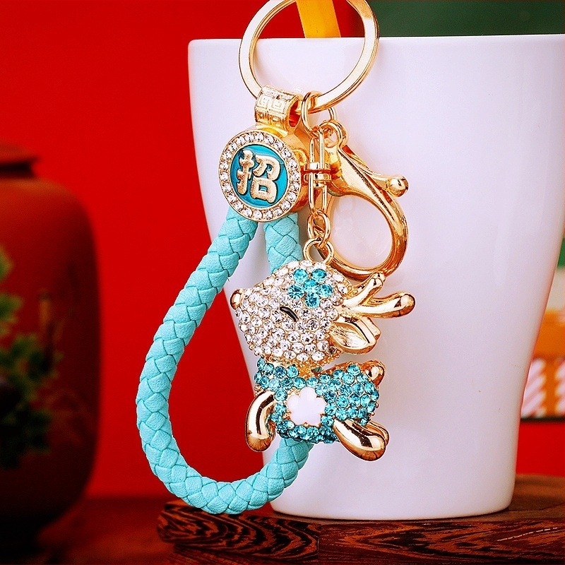 Autó kulcstartó rhinestone-díszített szarvas motívummal, cinkötvözetből, fém kulcsgyűrű, táska medál, nemzeti trend stílus