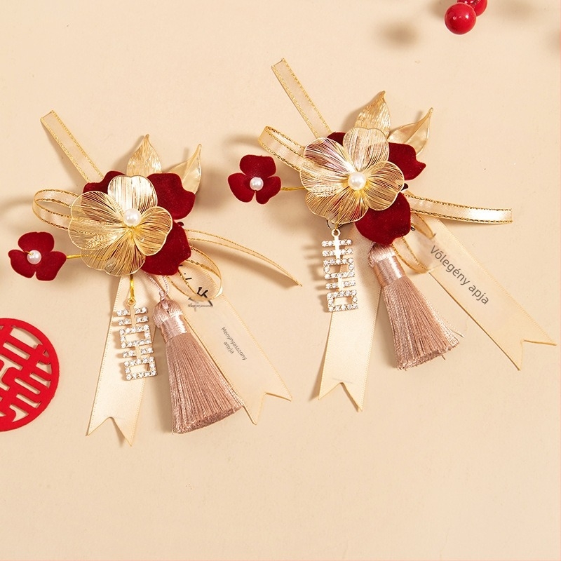 Esküvői corsage készlet selyem virágokkal, kézzel készített kitűzők a menyasszony, a vőlegény és a szülők számára