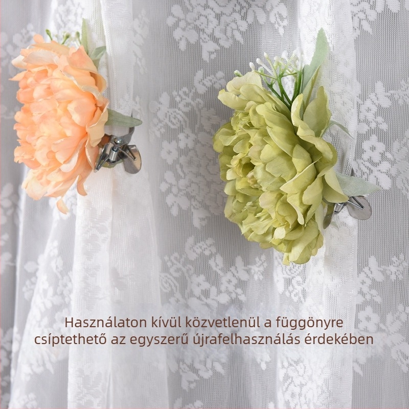 Skandináv stílusú függönyklipsz művirágú bazsarózsával – elegáns, minimalist dekoráció esküvői szobához