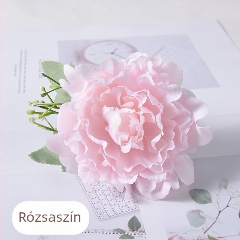 Skandináv stílusú függönyklipsz művirágú bazsarózsával – elegáns, minimalist dekoráció esküvői szobához