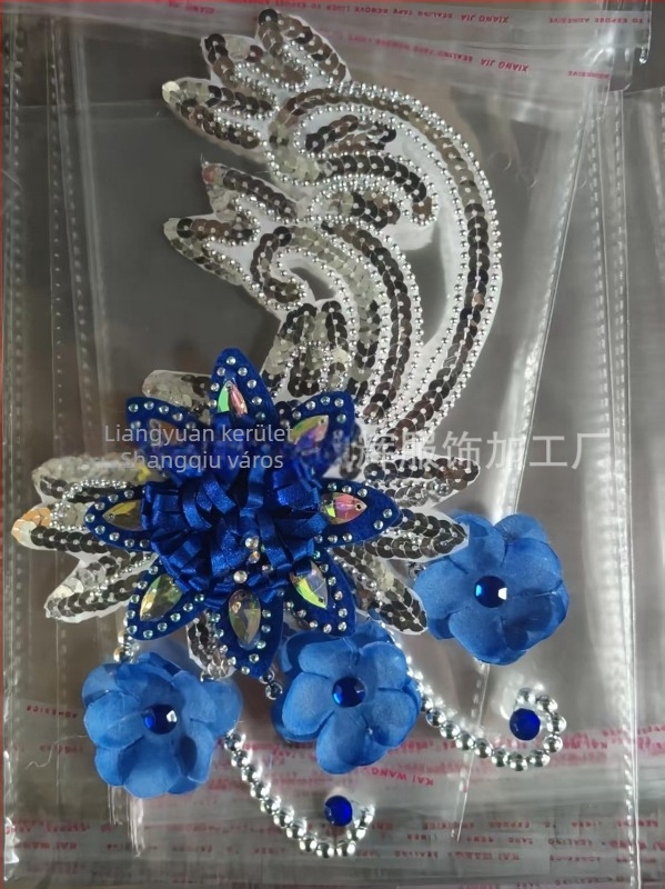 Fejfedő strasszokkal négyzetes tánc — anyag: műanyag/rezin, nemzeti stílus, szív minta, testreszabható