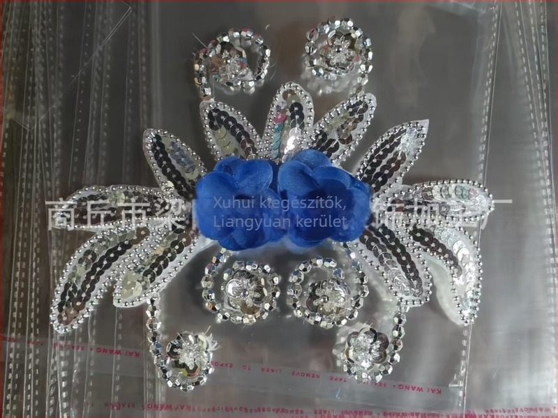 Fejfedő strasszokkal négyzetes tánc — anyag: műanyag/rezin, nemzeti stílus, szív minta, testreszabható