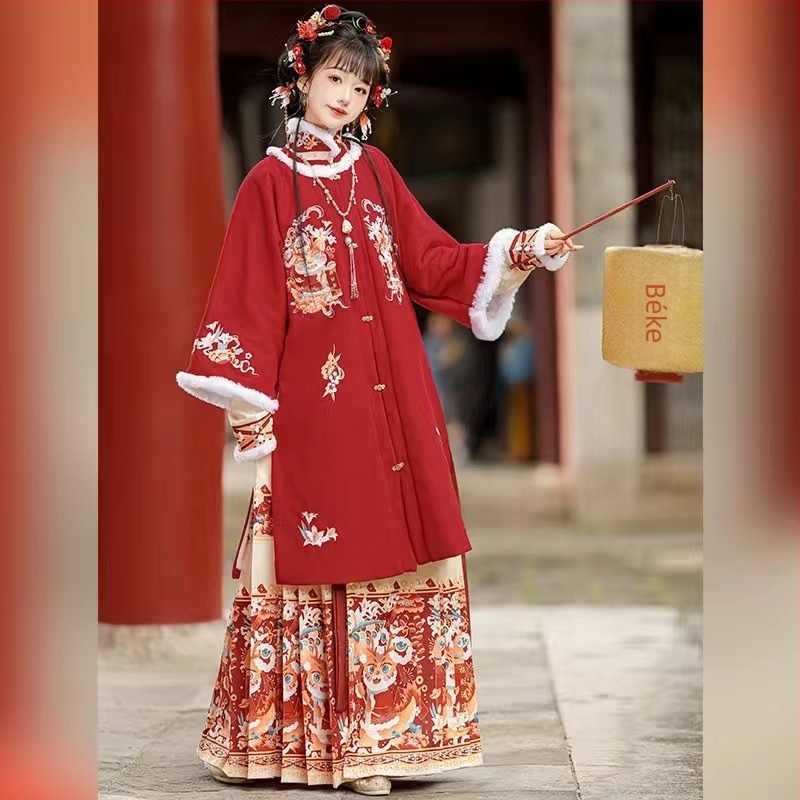 Női Hanfu téli fleece-bevonat készlet, hímzett és nyomtatott Ma Mian szoknya és kerek nyakú felső