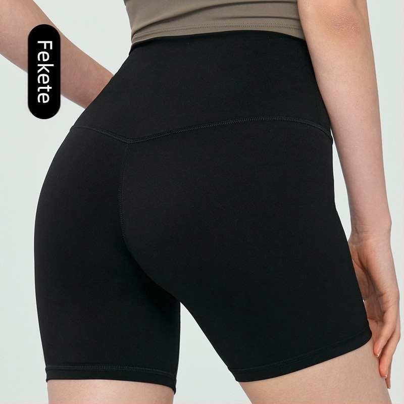 Női jóga rövidnadrág magas derekú, farizom-emelő dizájn, légáteresztő anyag, 80% nylon, 20% Lycra, 4/4 hossz, slim fit.