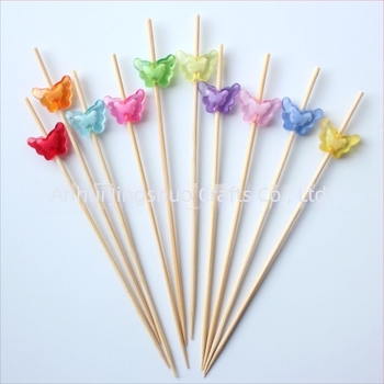 Egyszer használatos bambusz koktélnyársak, 2 mm vastagságúak, logónyomtatás lehetséges, feldolgozás és testreszabás elérhető, gyümölcsök, kenyér és ételek dekorálására