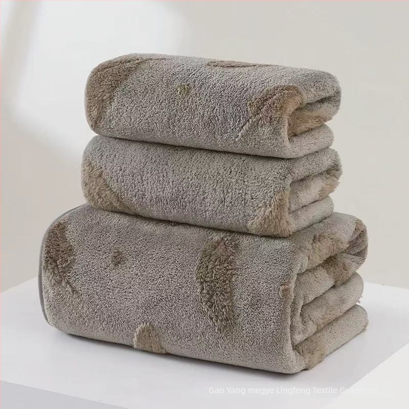 Jacquard fürdő- és arctörölköző szív és toll mintával, korall fleece, 150D, 50–80 g