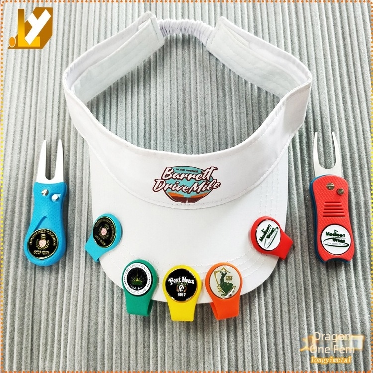 Golf sapka clip szilikonból, mágneses labdajelölővel - Longyi márka, logó nyomtatva