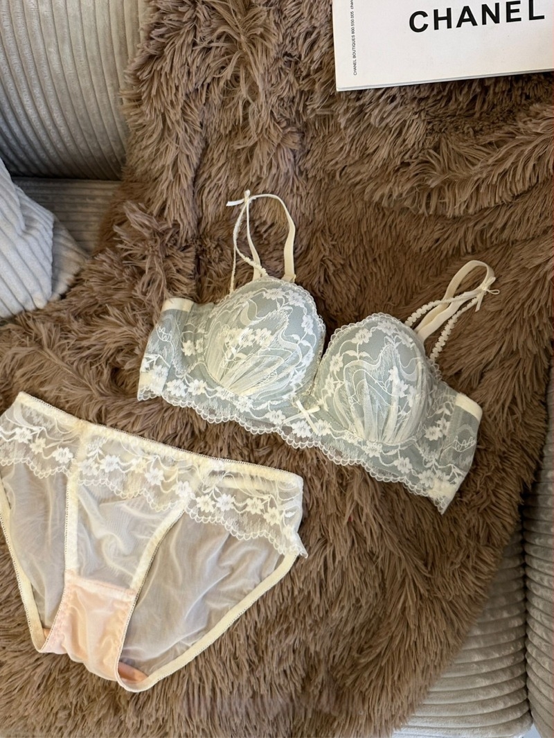 Nylon csipkés melltartó készlet, 1/2 kosár formázott kosár, vékony felső rész és vastag alsó rész, fix dupla vállpántok, hátsó három sor kapocs