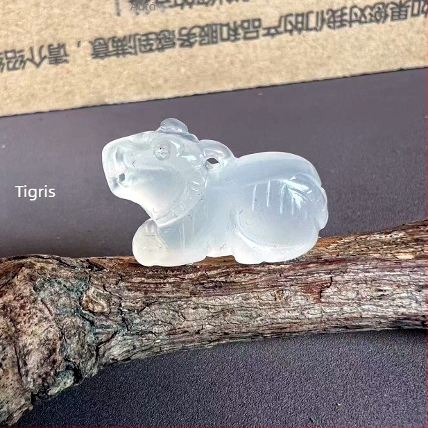 Kalcedonból készült 3D Zodiákus állatok – gravírozott és polírozott