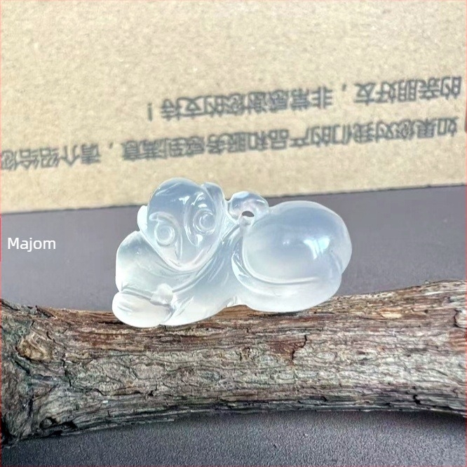 Kalcedonból készült 3D Zodiákus állatok – gravírozott és polírozott