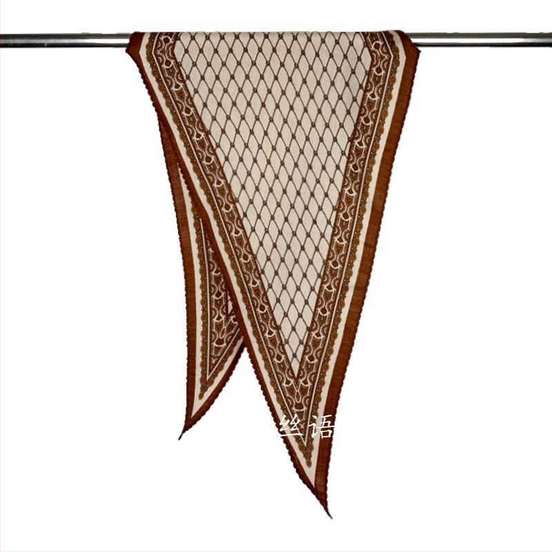 Selyem–gyapjú sál gyémánt szegéllyel és kaméliás mintával, háromszög alakú, digitális nyomtatás, téli melegű kiegészítő