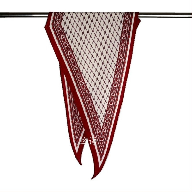 Selyem–gyapjú sál gyémánt szegéllyel és kaméliás mintával, háromszög alakú, digitális nyomtatás, téli melegű kiegészítő