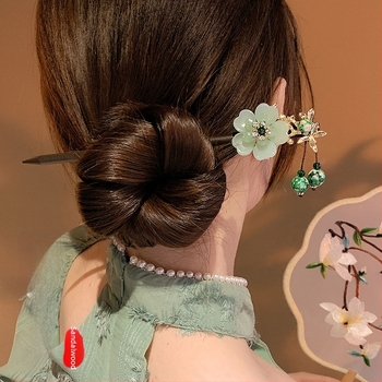 Fából készült hajtű füzérrel, kínai stílusú, masni kötés részlettel, egyedi csomagolásban, esküvőre (Tavasz 2025)