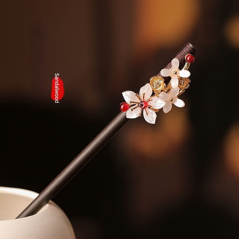 Fából készült hajtű füzérrel, kínai stílusú, masni kötés részlettel, egyedi csomagolásban, esküvőre (Tavasz 2025)